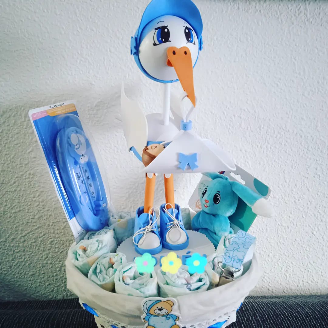 Tarta de pañales con cigüeña