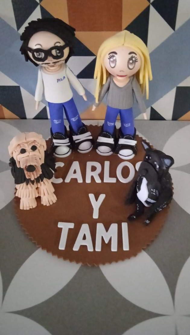 Pareja de Fofuchos con sus Mascotas